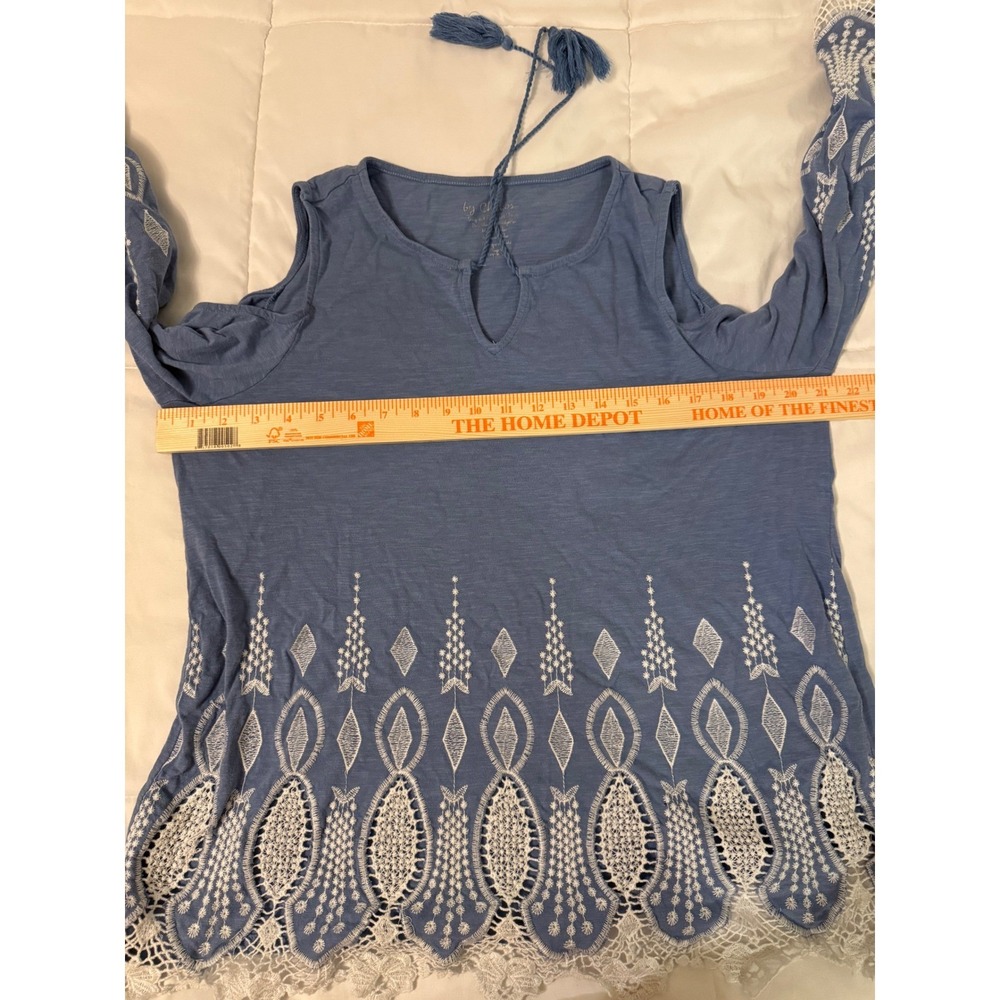 Chicos Blue Lace Trim Cold Shoulder Bell Sleeve Boho Embroidered Top Size 2 L - Picture 9 of 11